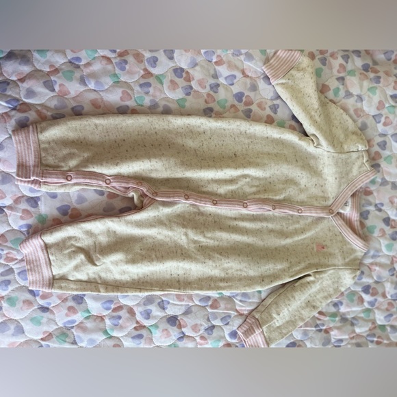 A lot of baby girl clothes , from 0-9 months. Like New - Picture 5 of 8